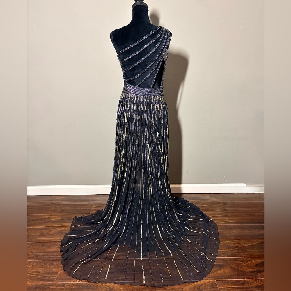 Mac Duggal Black and Gold One-Shoulder High-Low Evening Gown - Picture 7 of 16